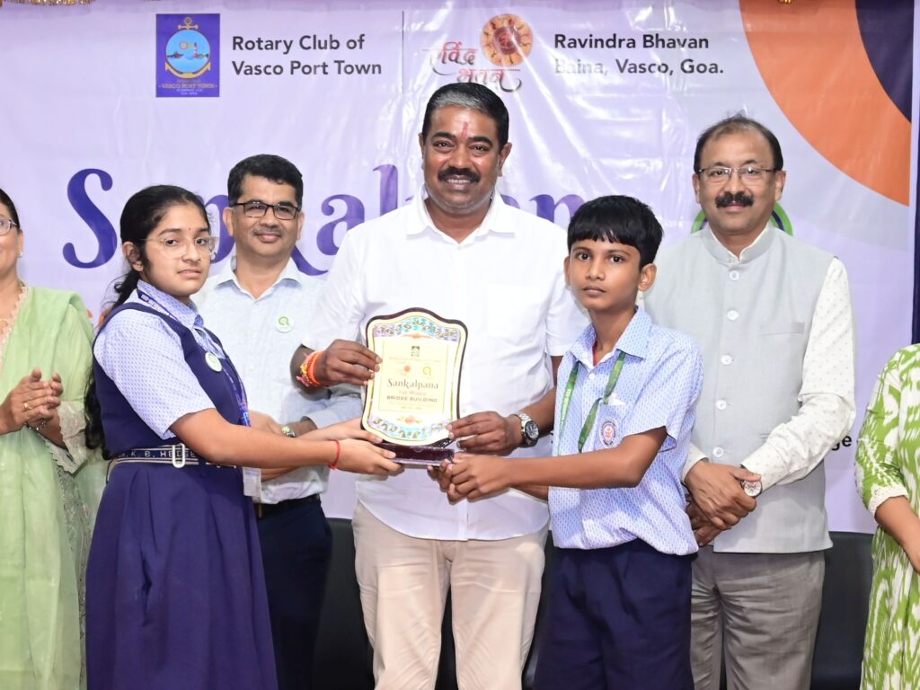 1st Place - Paras Naik & Sayuri Prabhu Nasnodkar, DK Hedgewar High School, Cujira